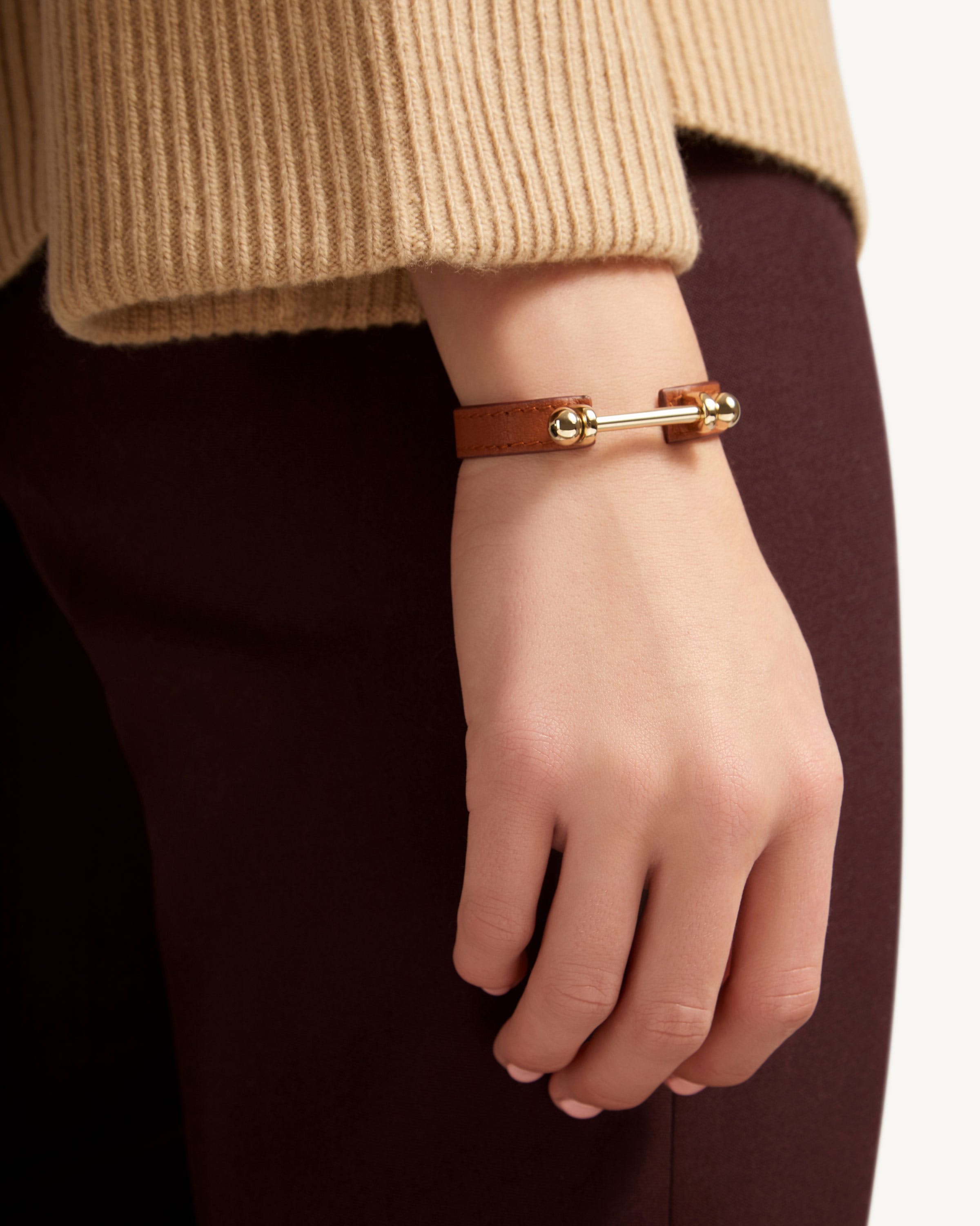 Music Bar Bracelet — Chestnut Leather & 22-Carat Gold